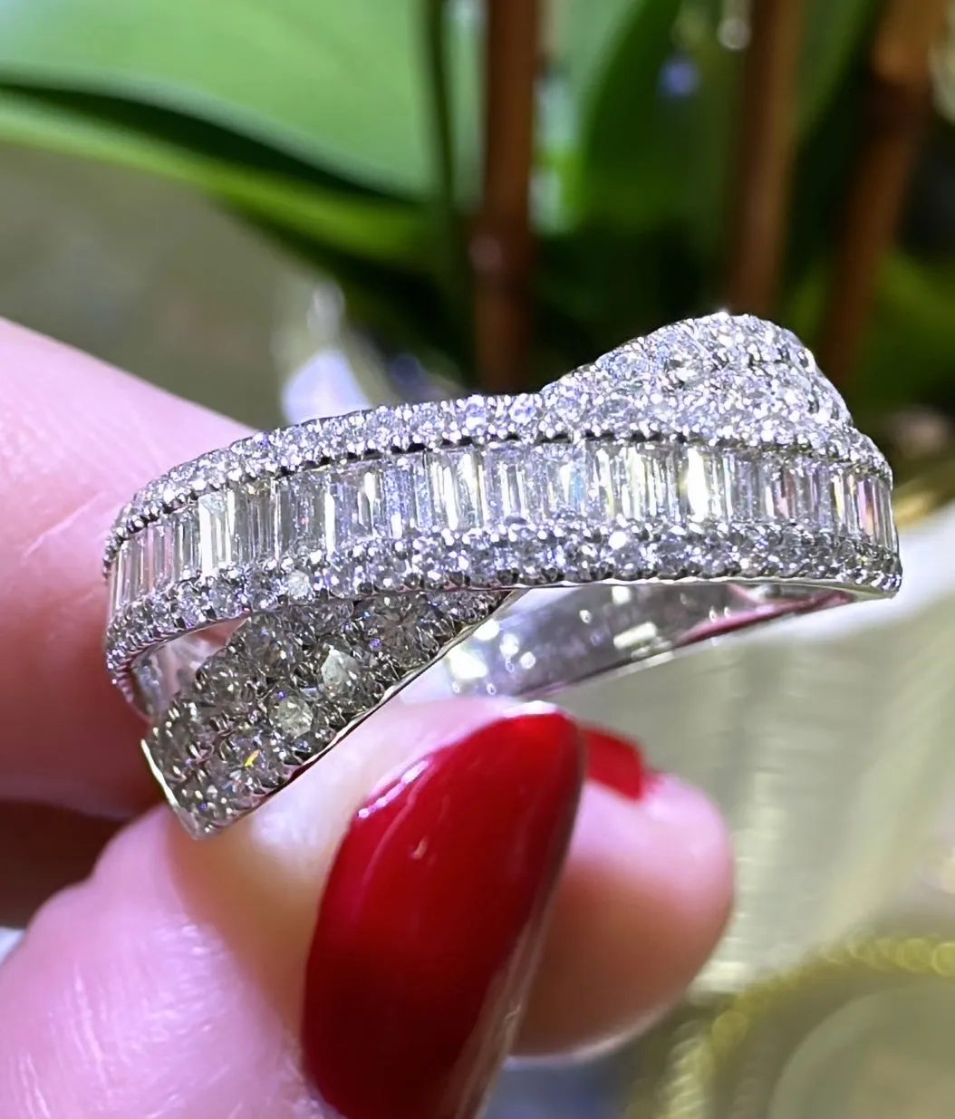 1.11ct tw Diamond Baguette and Round cut Criss Cross Ring