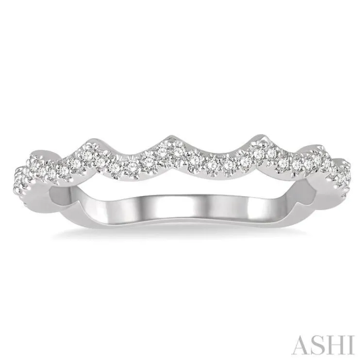 1/6 Ctw Wavy Pattern Round Cut Diamond Wedding Band in 14K White Gold