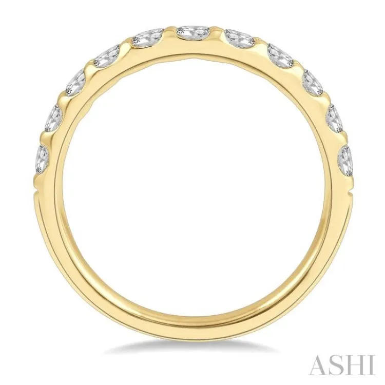 3/4 Ctw Arched Center Round Cut Diamond Wedding Band in 14K Yellow Gold