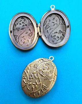 3.5cm Embossed Bonze Tone Locket