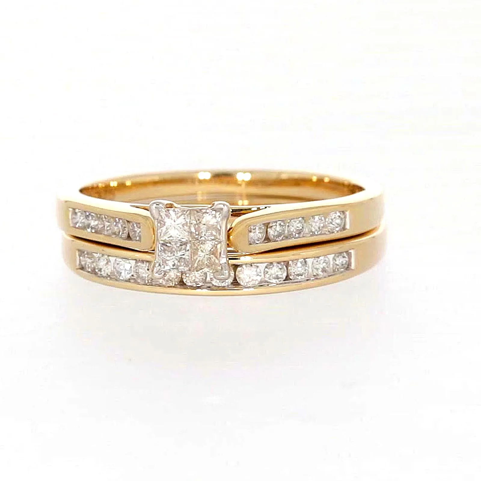 9ct Yellow Gold Princess & Round Brilliant Cut with 1/2 CARAT tw of Diamonds Ring