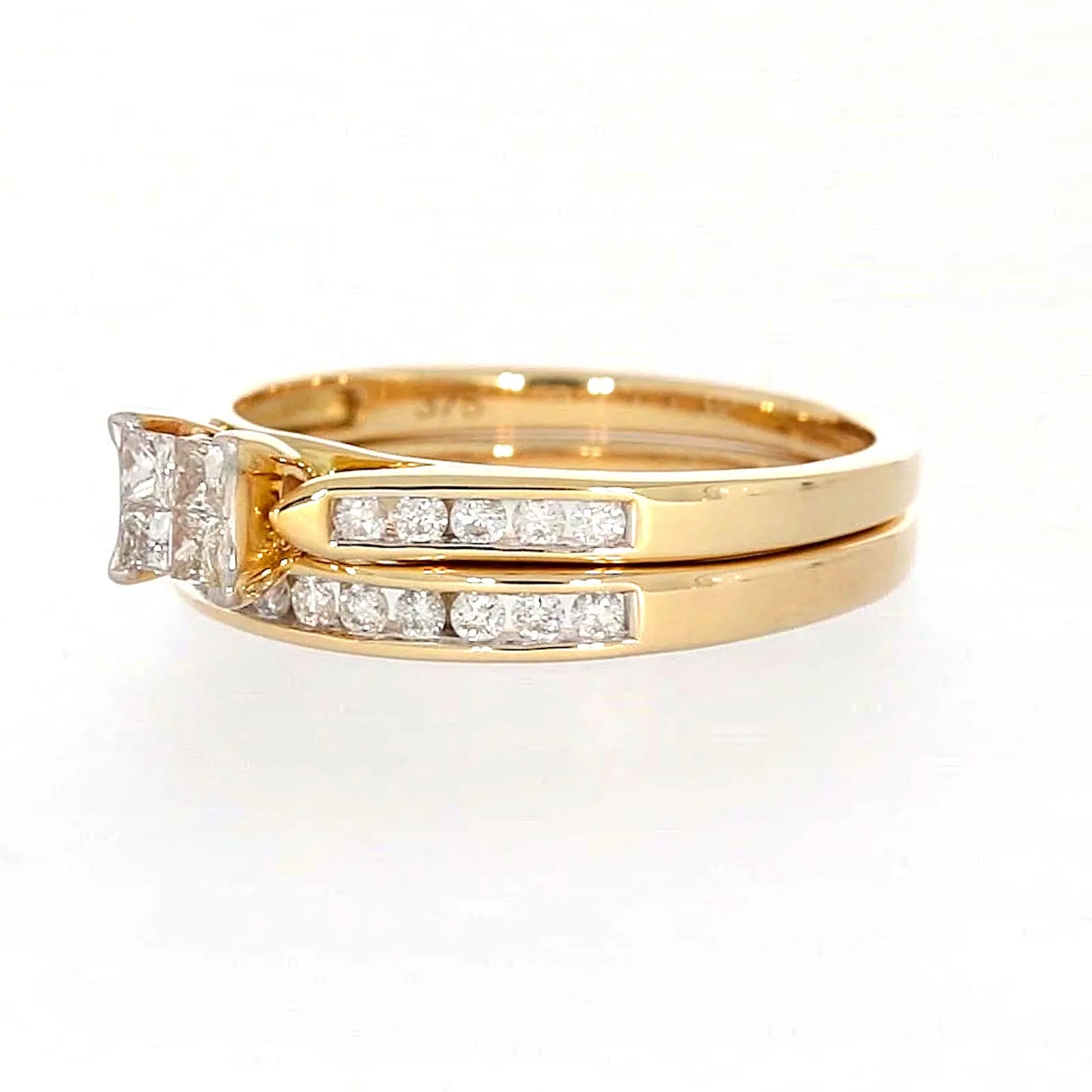 9ct Yellow Gold Princess & Round Brilliant Cut with 1/2 CARAT tw of Diamonds Ring