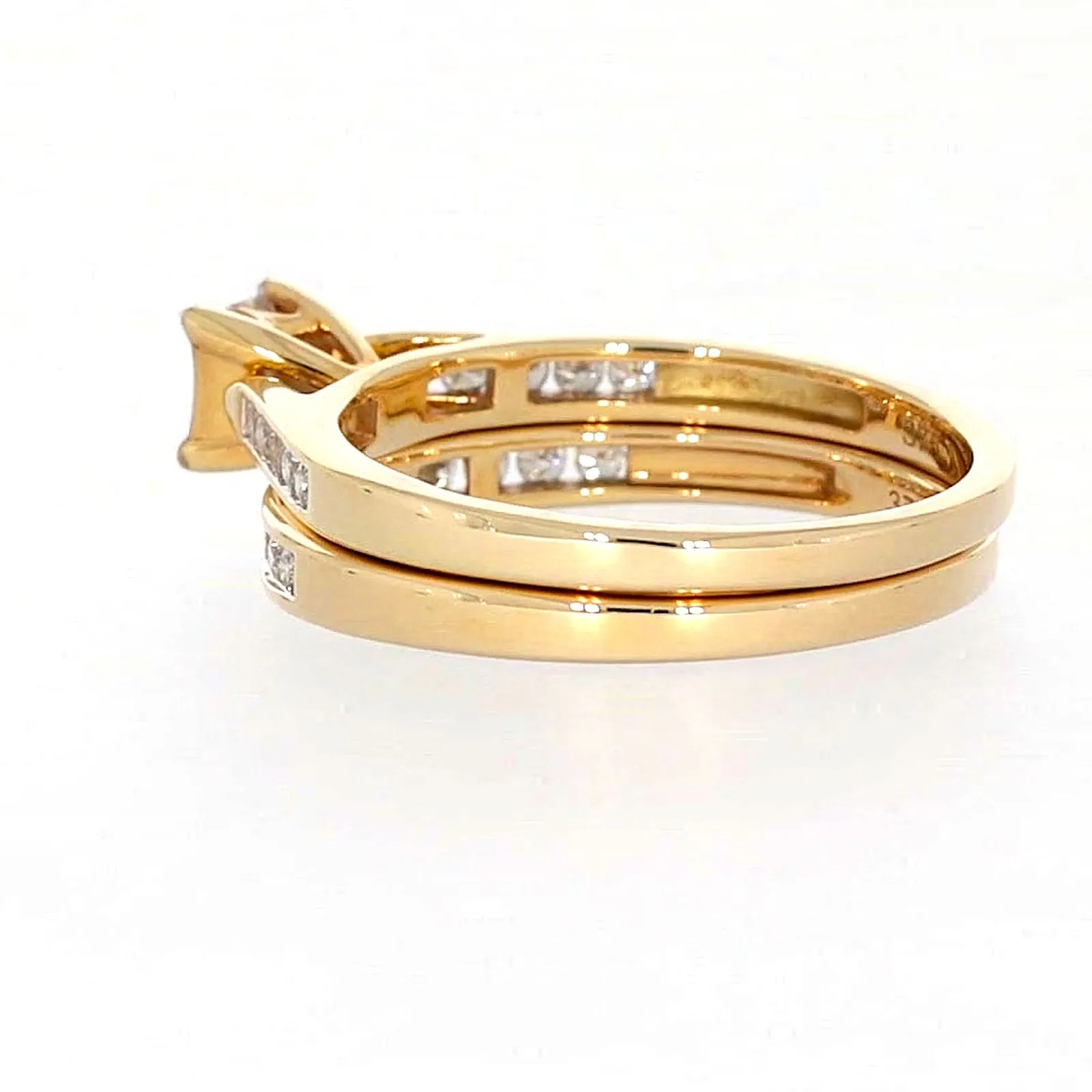 9ct Yellow Gold Princess & Round Brilliant Cut with 1/2 CARAT tw of Diamonds Ring