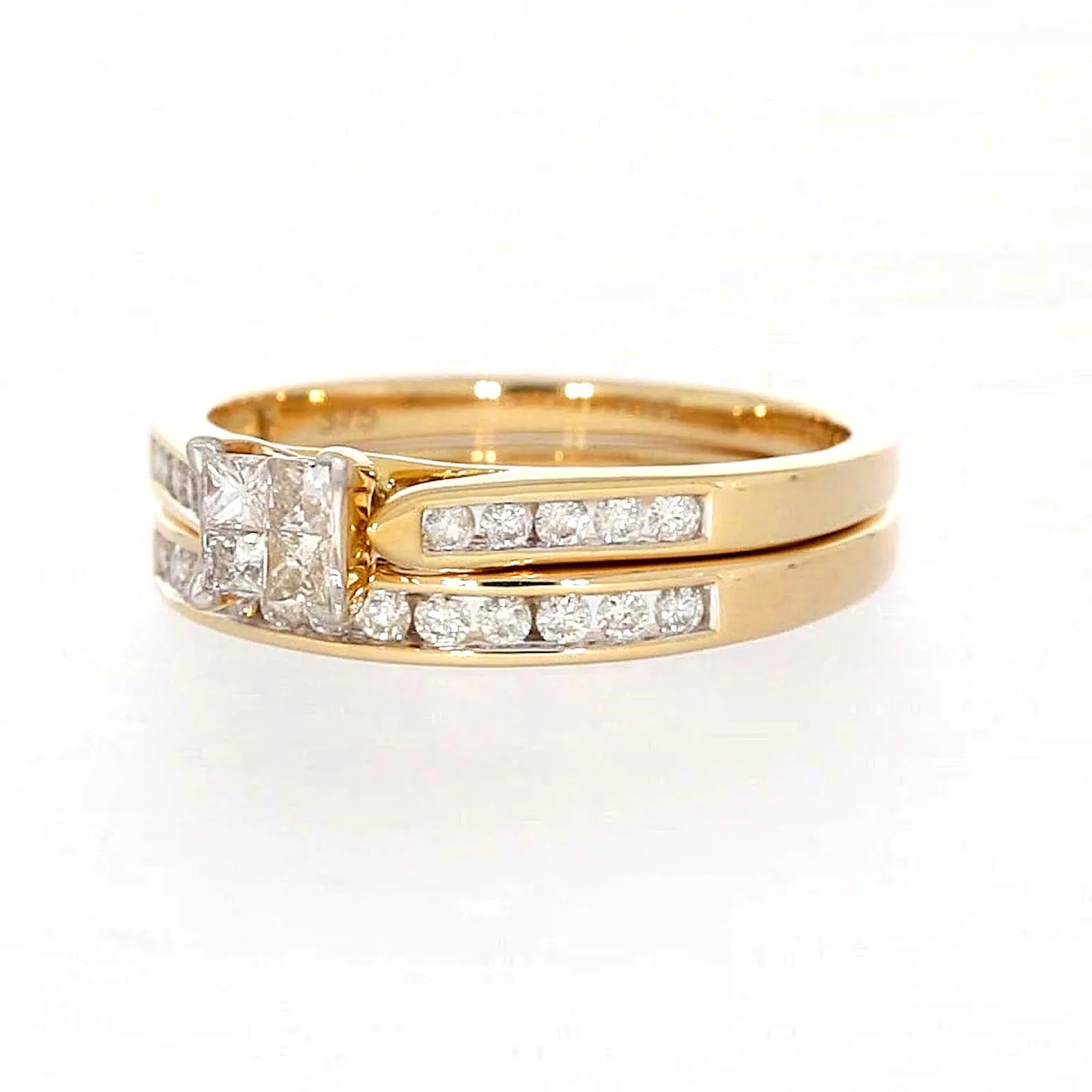 9ct Yellow Gold Princess & Round Brilliant Cut with 1/2 CARAT tw of Diamonds Ring