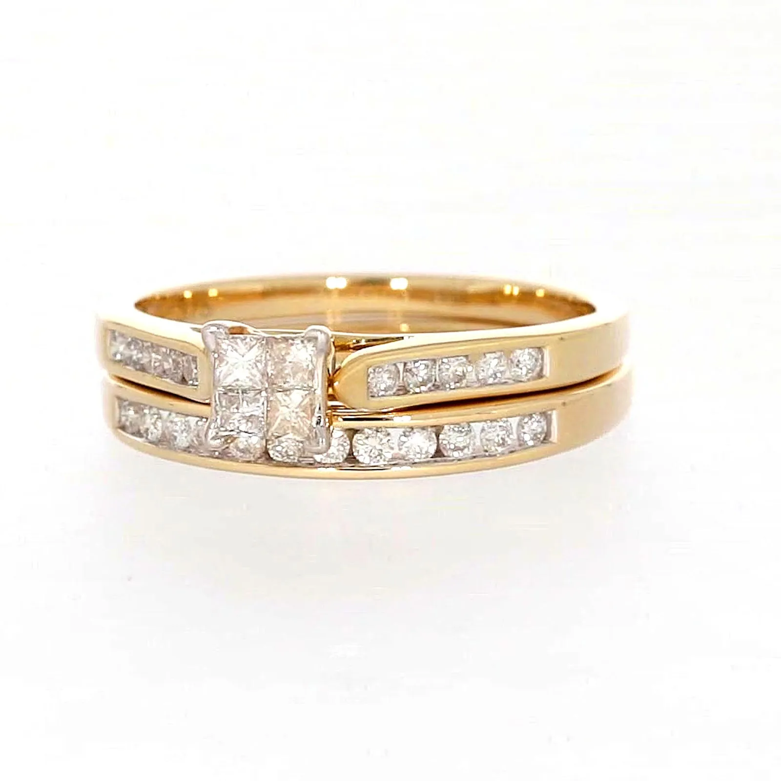 9ct Yellow Gold Princess & Round Brilliant Cut with 1/2 CARAT tw of Diamonds Ring