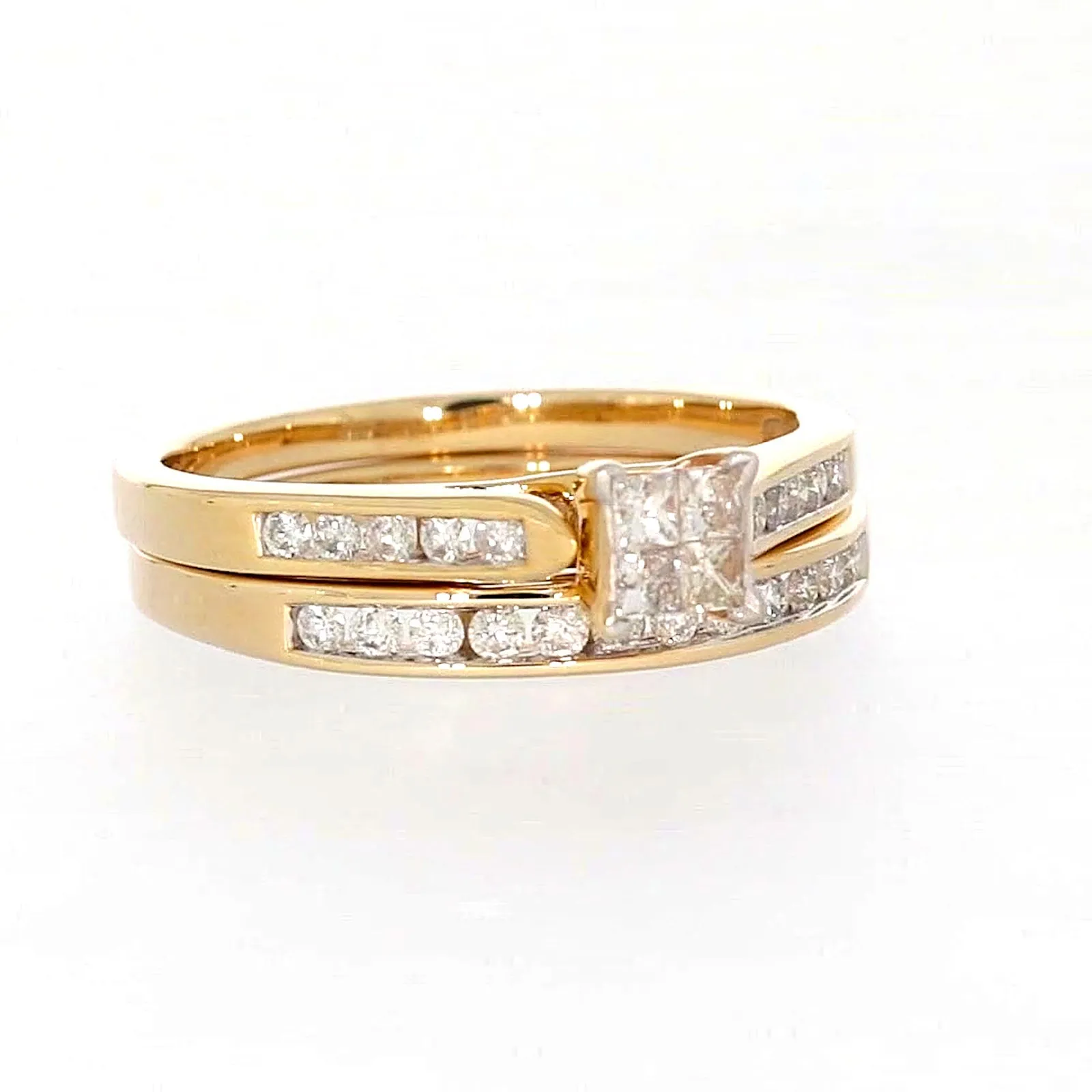 9ct Yellow Gold Princess & Round Brilliant Cut with 1/2 CARAT tw of Diamonds Ring