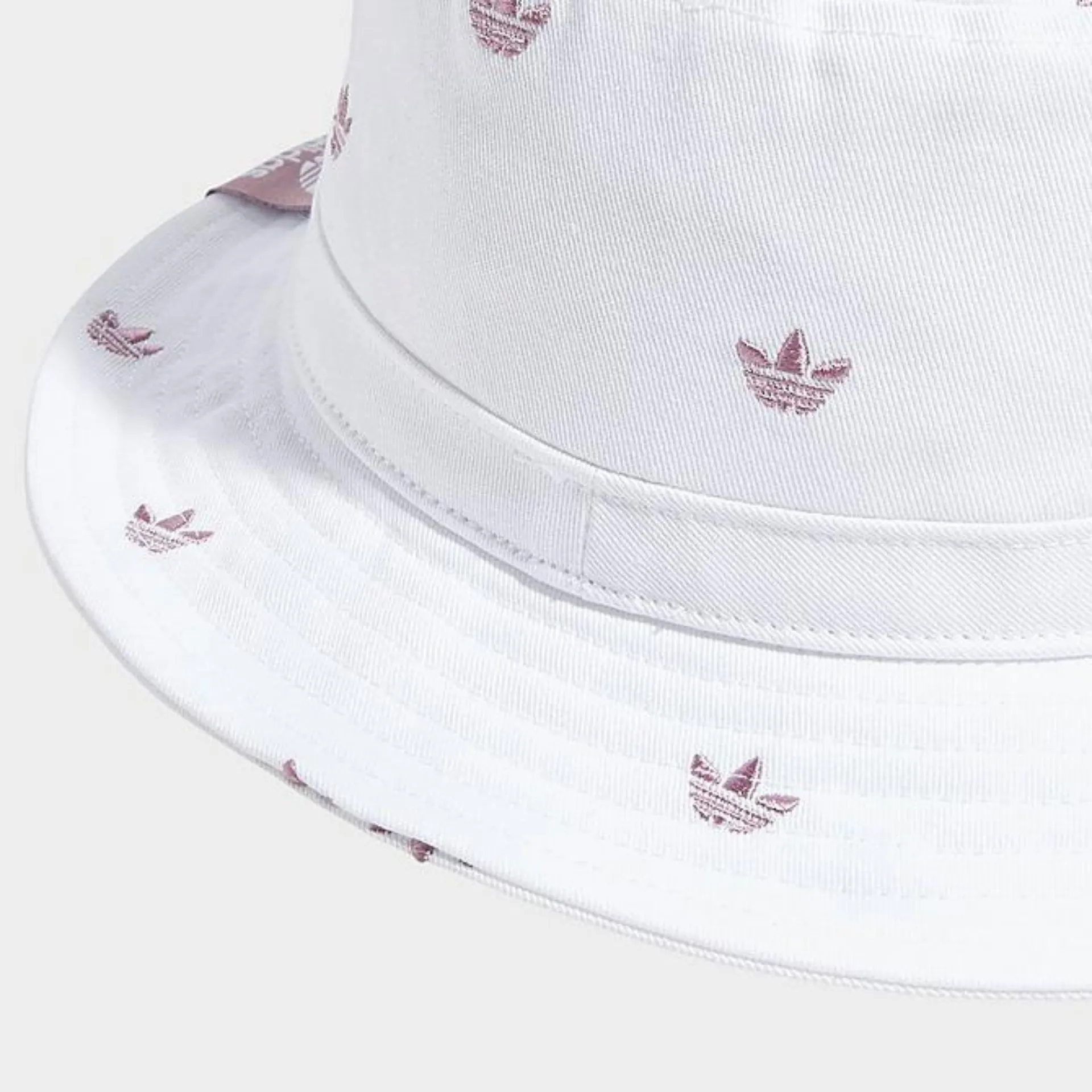 ADIDAS - ORIGINALS ALLOVER PRINT TREFOIL BUCKET HAT