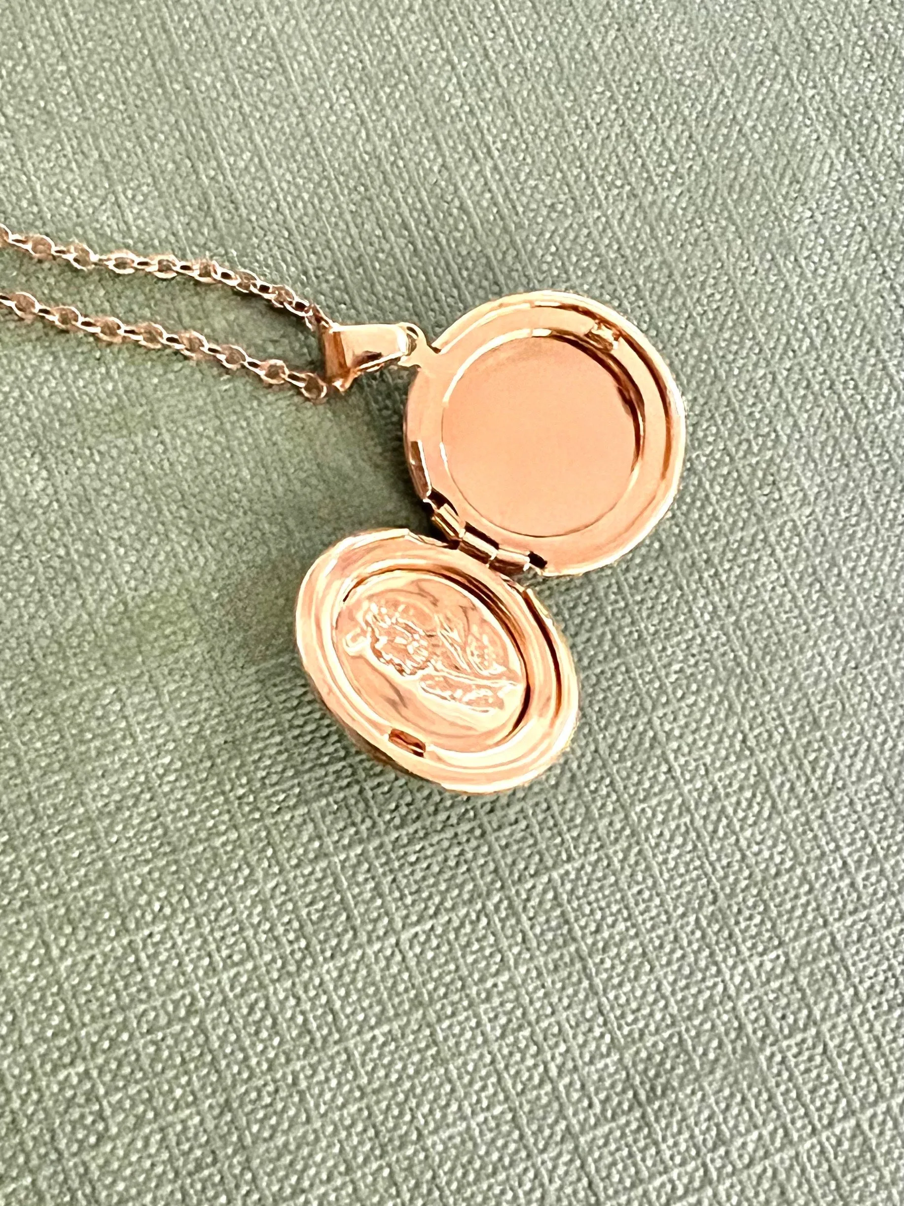 Antique Style Flower Locket