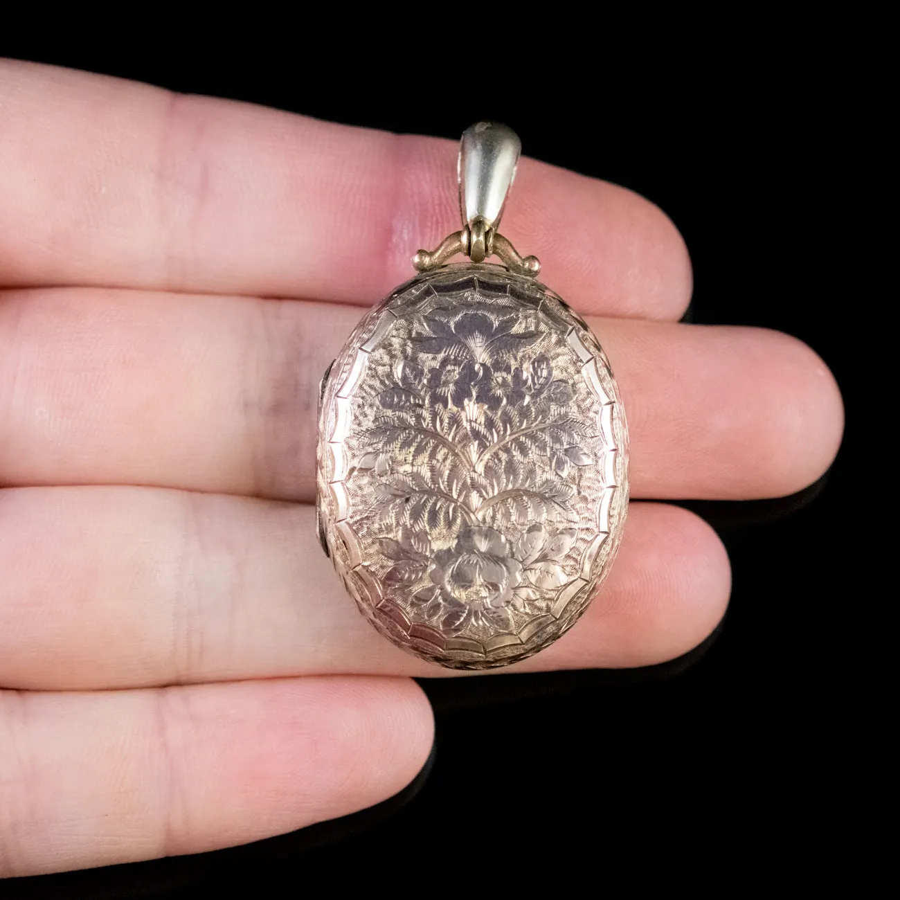 Antique Victorian Forget Me Not Locket 18Ct Yellow Gold Circa 1900