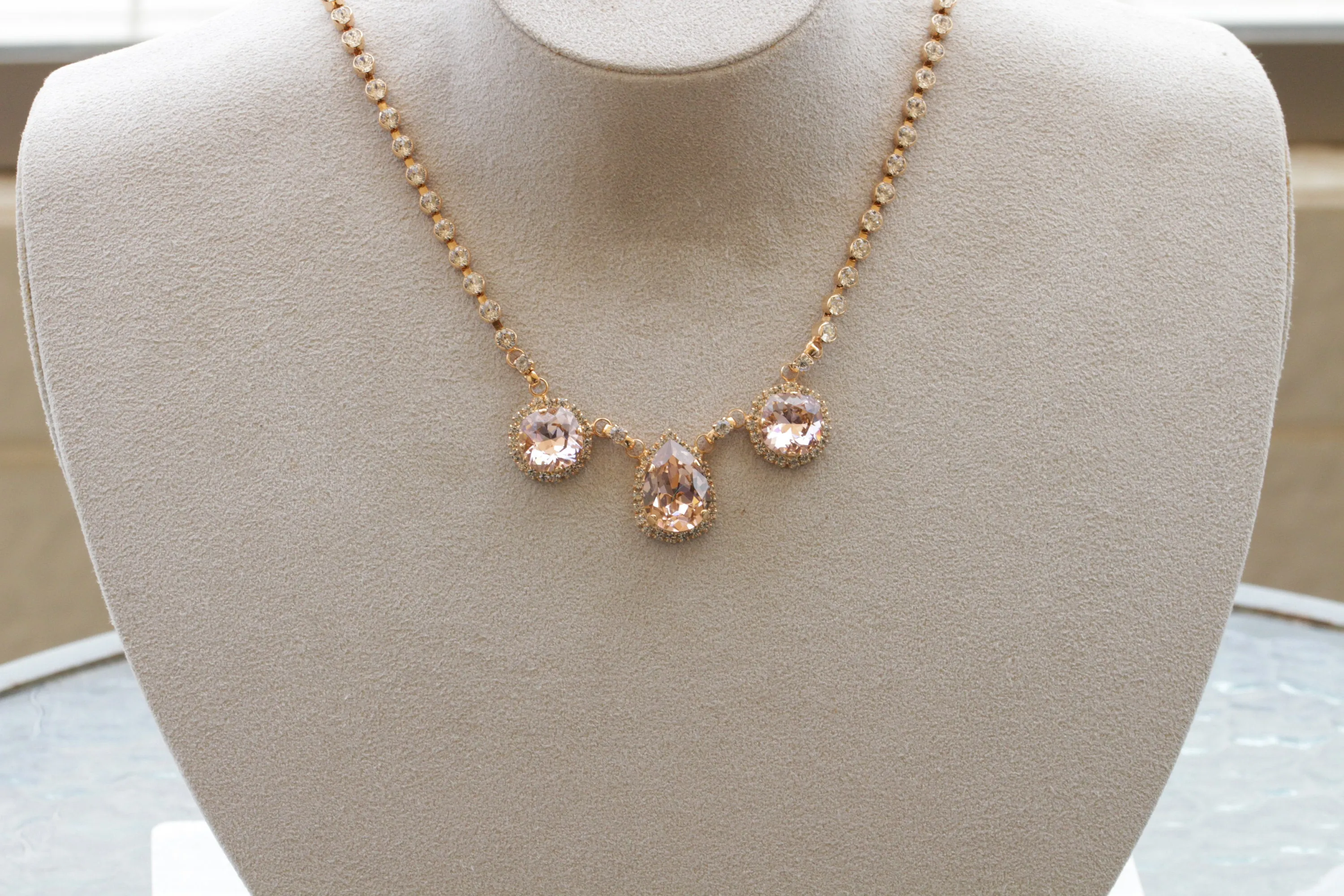 BLUSH NECKLACE