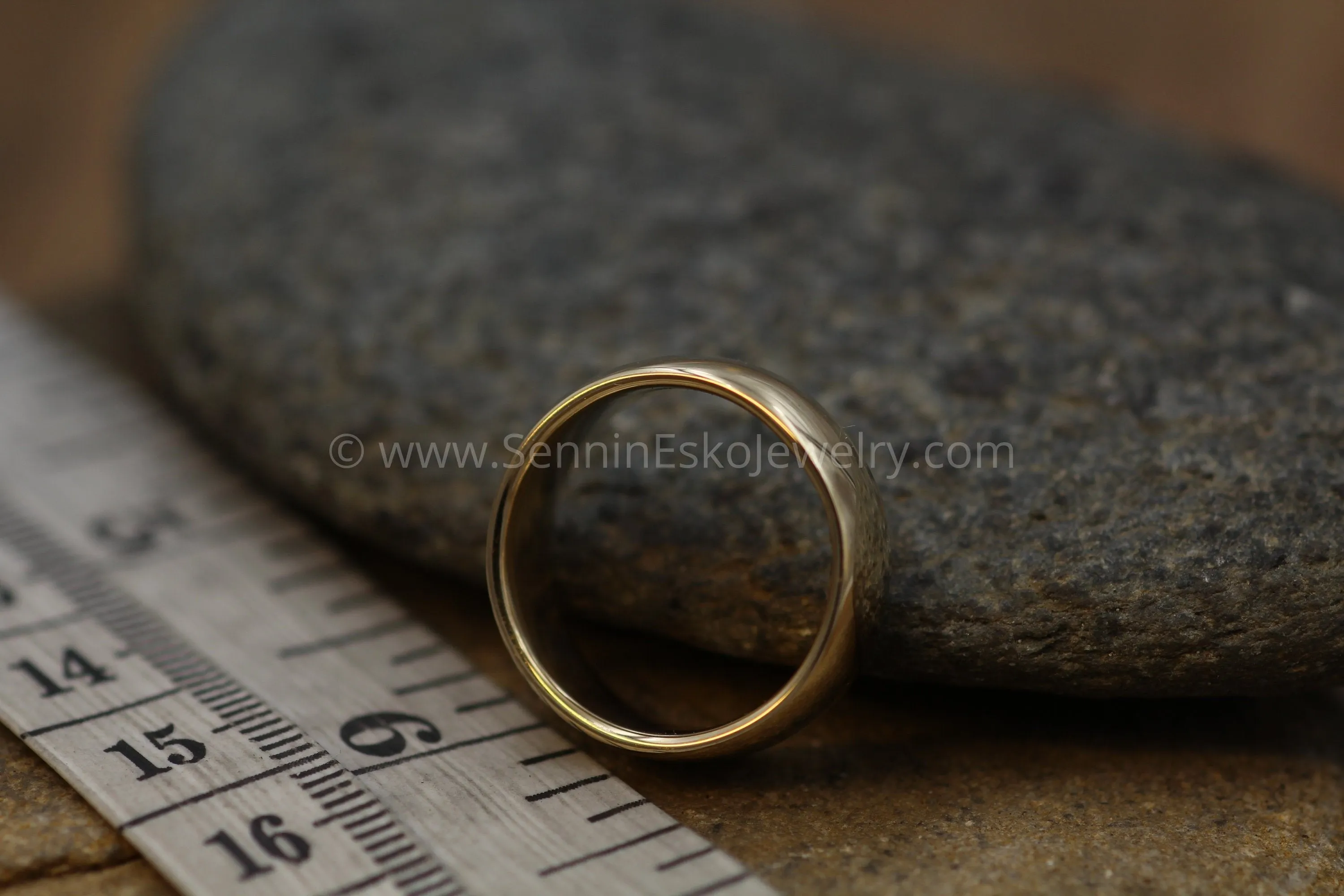 Comfort Fit 18kt Yellow Gold 7x2mm Band - Glossy Finish