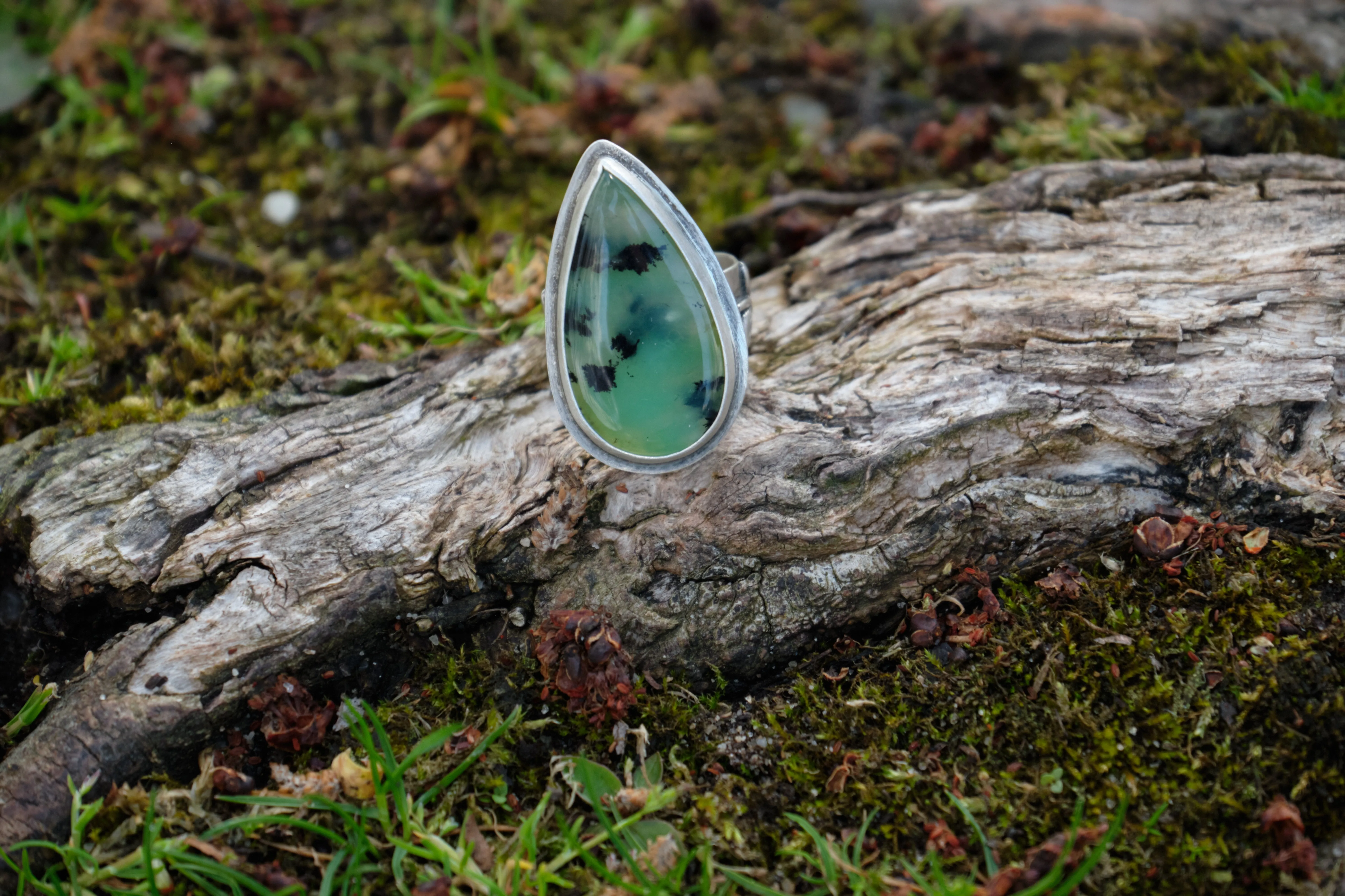 Dendritic Chrysoprase Teardrop Ring with Floral Band