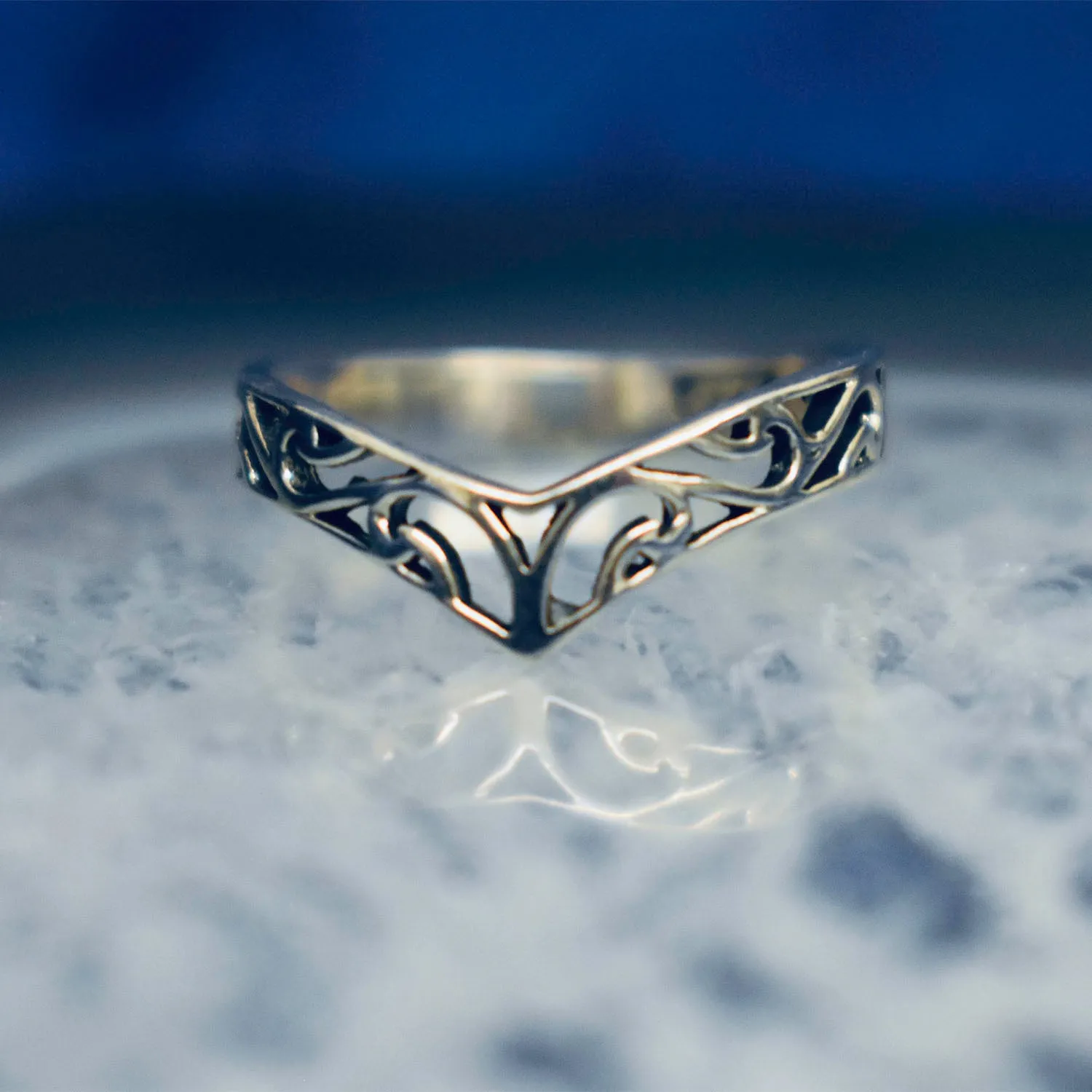 Detailed V band Ring (925) Sterling Silver