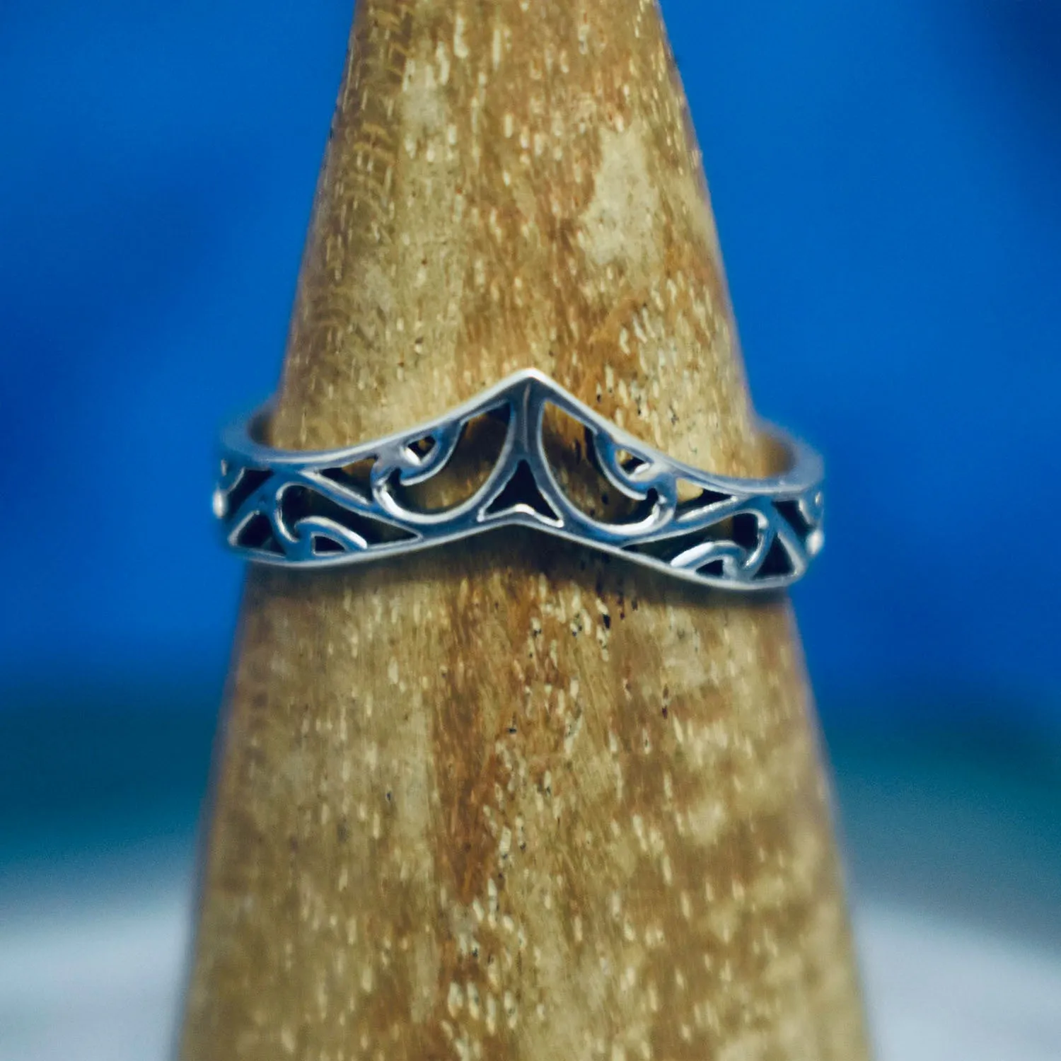 Detailed V band Ring (925) Sterling Silver