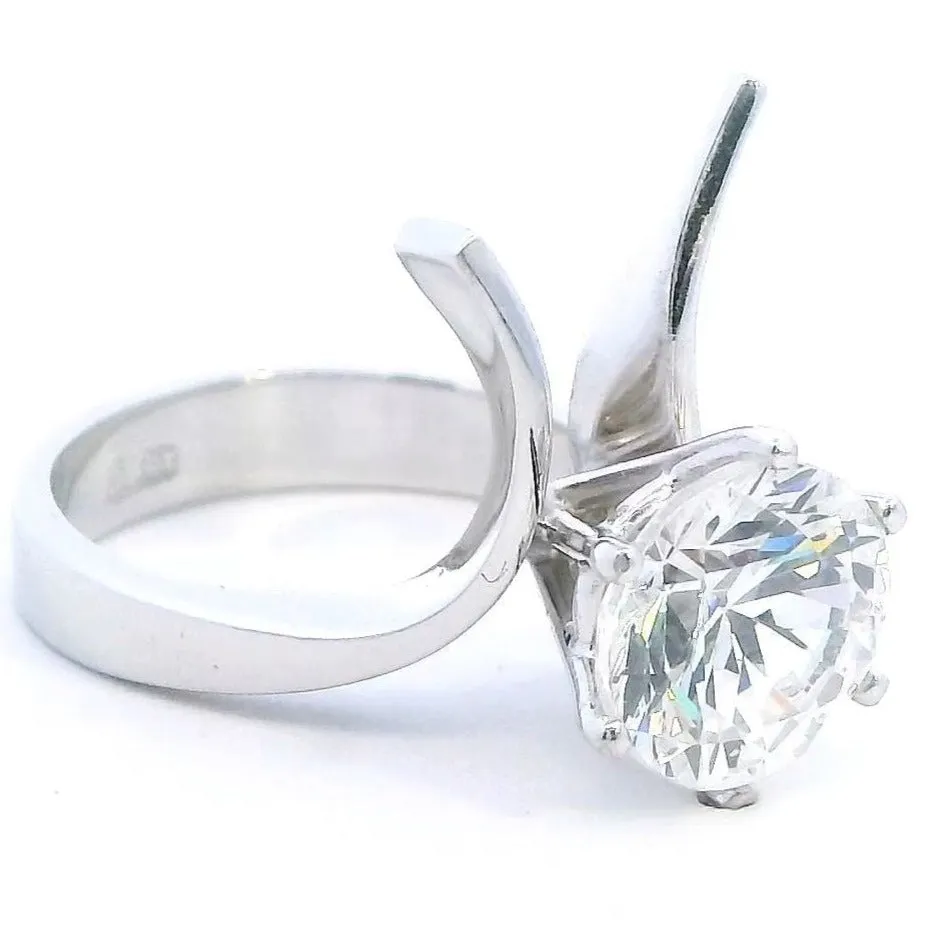 Elegant White Gold Cubic Zirconia Ring - A Dazzling Statement of Style