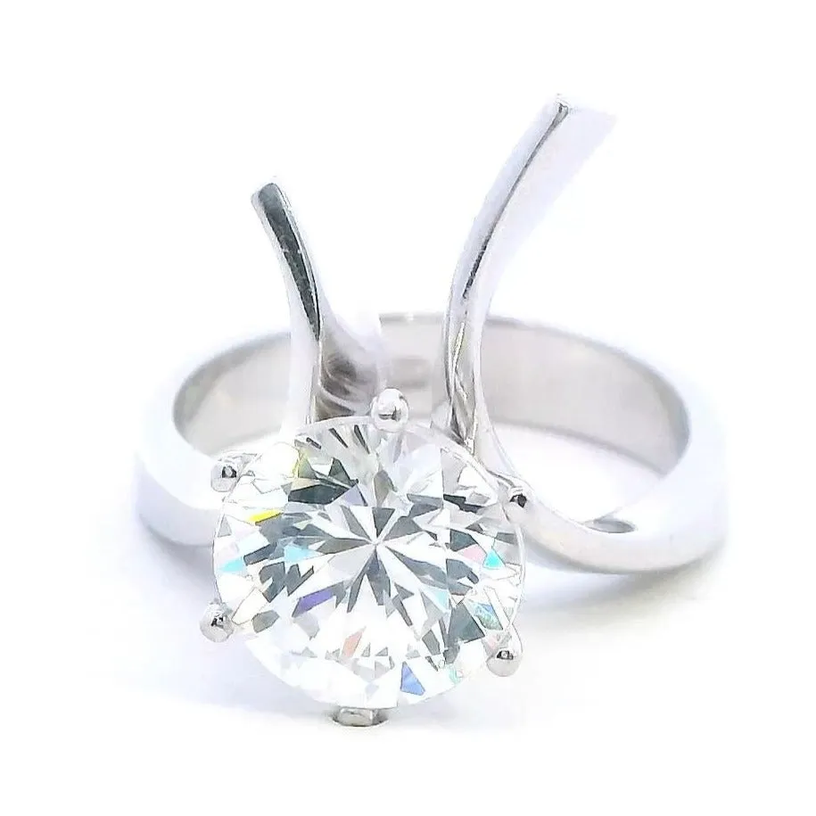 Elegant White Gold Cubic Zirconia Ring - A Dazzling Statement of Style