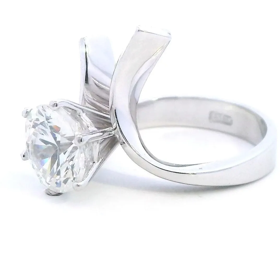 Elegant White Gold Cubic Zirconia Ring - A Dazzling Statement of Style