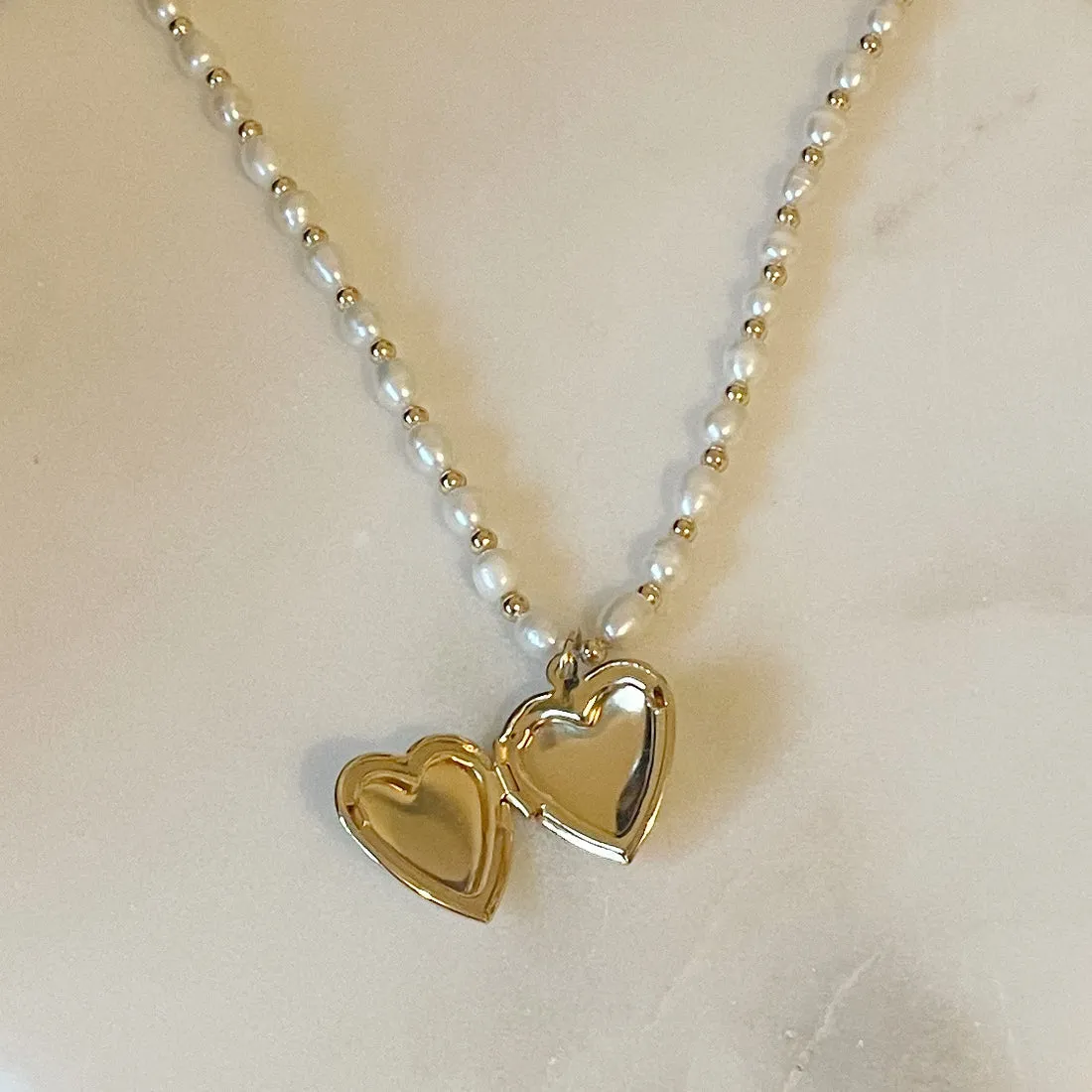 HOUSE OF AU. ORA Heart of Gold Locket Pearl Necklace