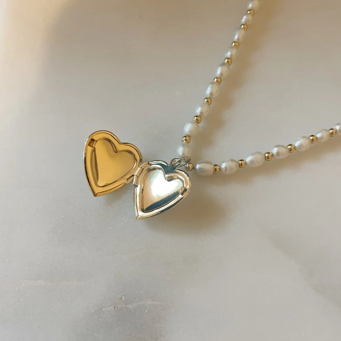 HOUSE OF AU. ORA Heart of Gold Locket Pearl Necklace