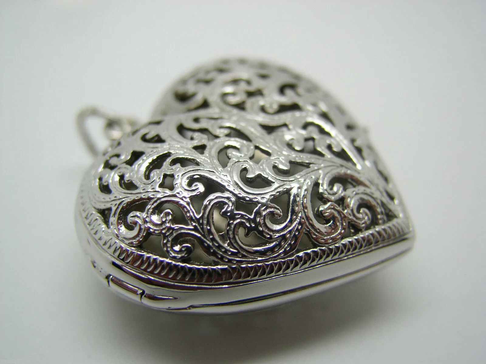 Kaedesigns Genuine 9ct 9K White Gold Huge Heavy Filigree Heart Pendant Locket