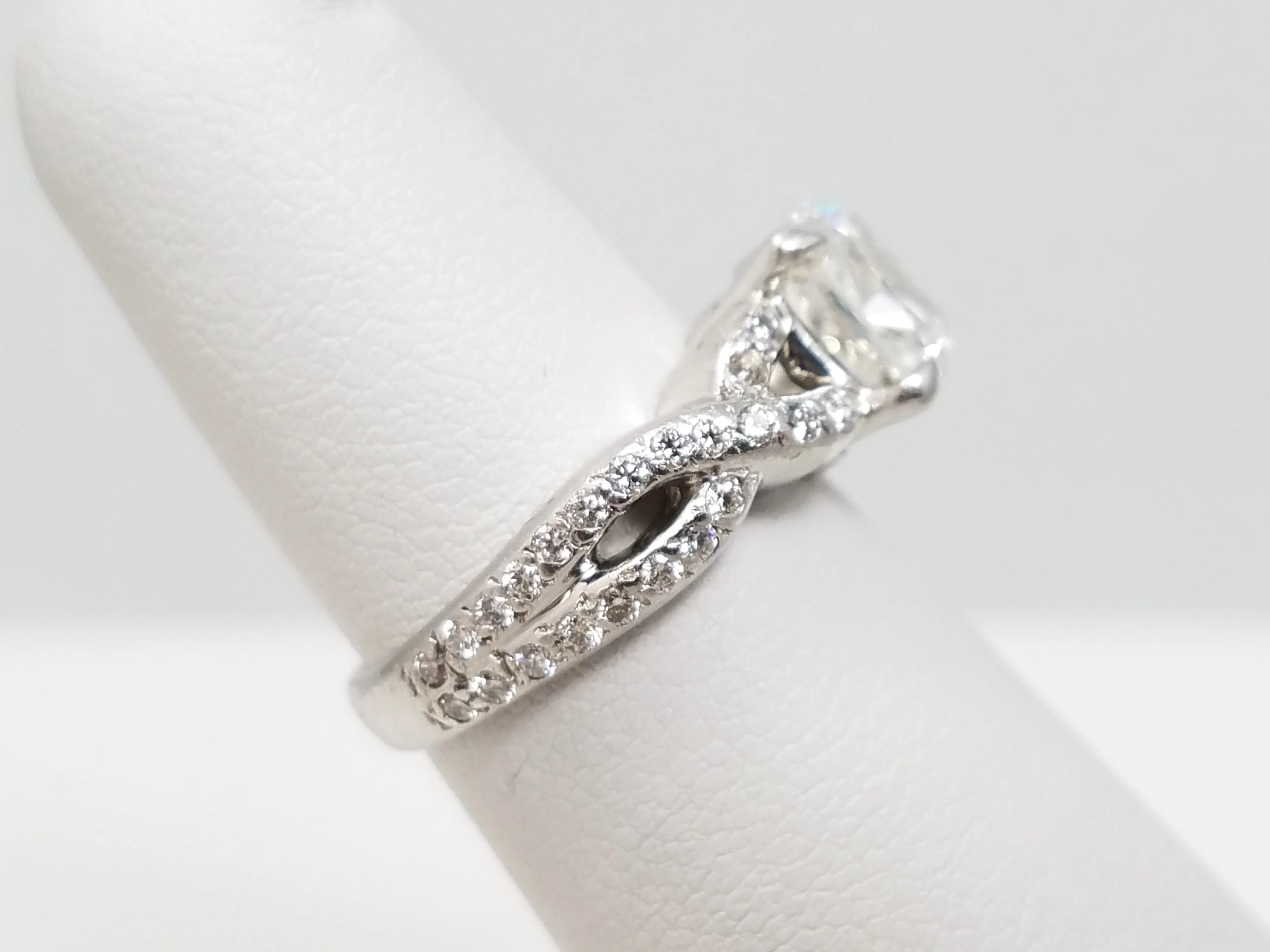 Luxurious Platinum Natural Gia Certified Diamond Engagement Ring