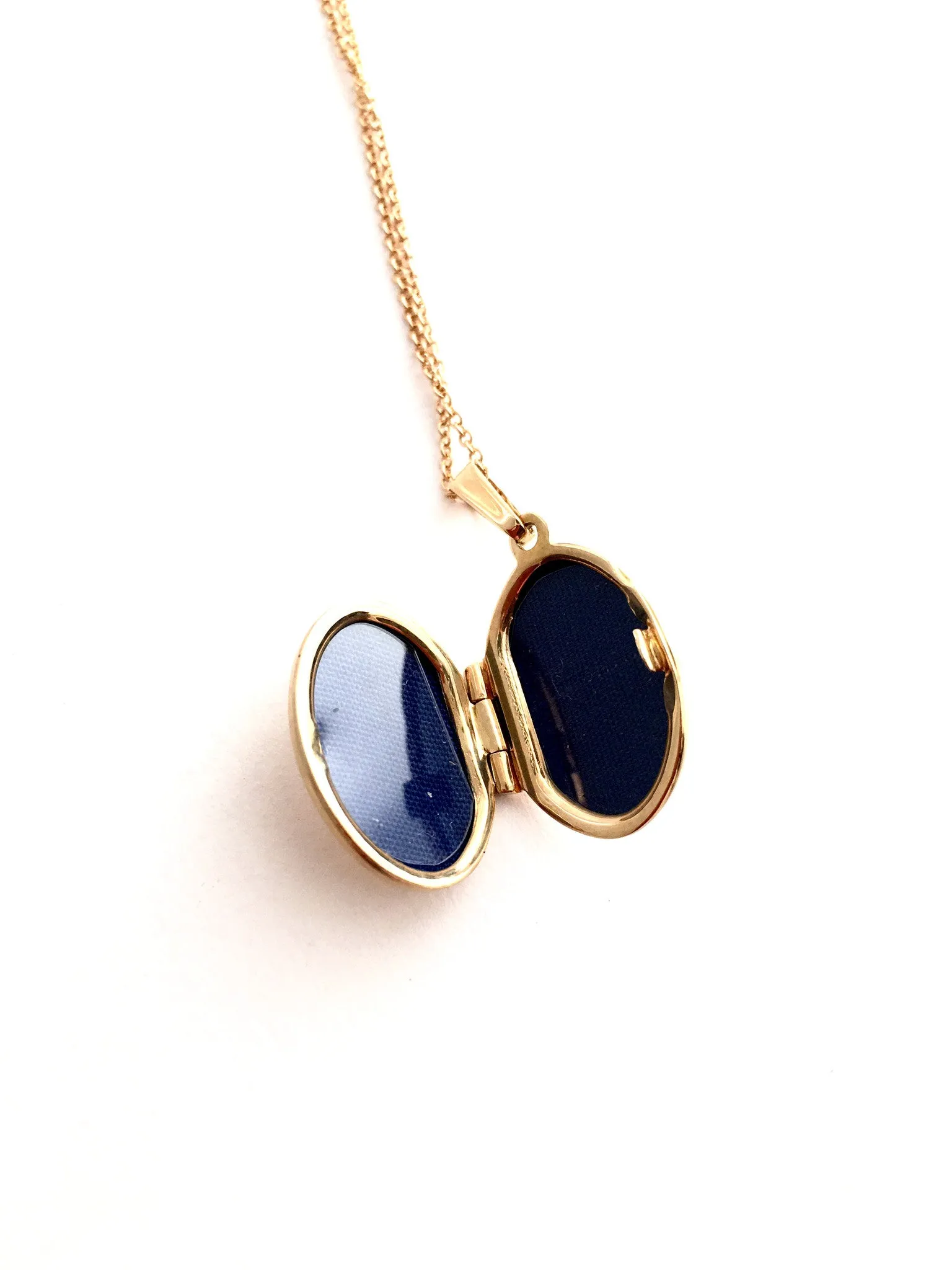 necklace / gold 14k 2-sided engraved tiny locket