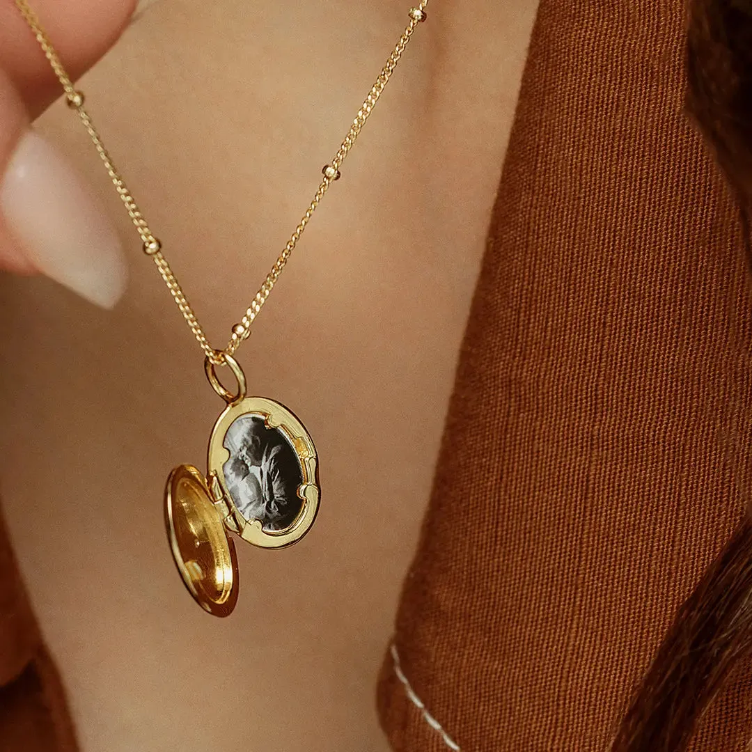 Oval Photo Locket Necklace