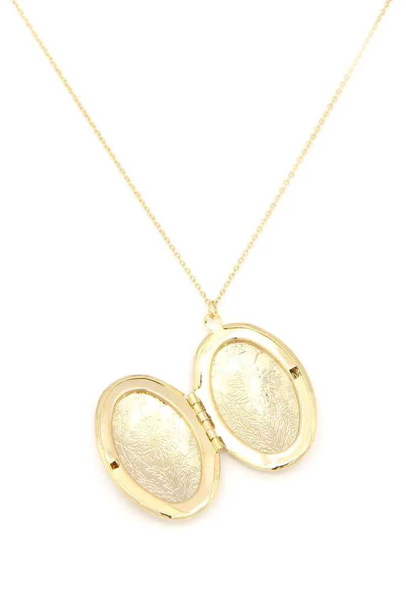 Oval Shape Locket Metal Necklace