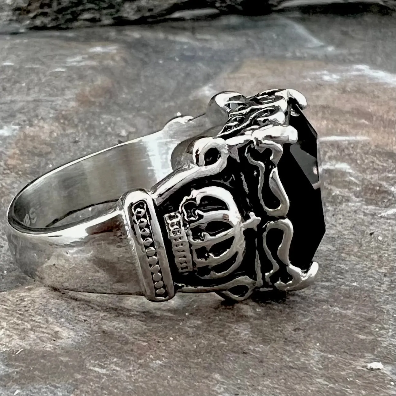 "Black Stone" - Crown Ring - Black Stone - R54