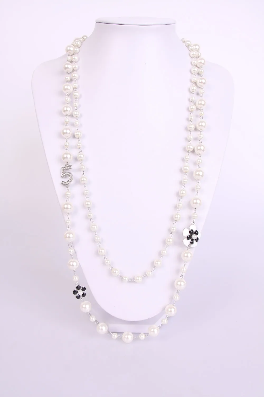 Trendy women's Pearl with Flower and Digit 5